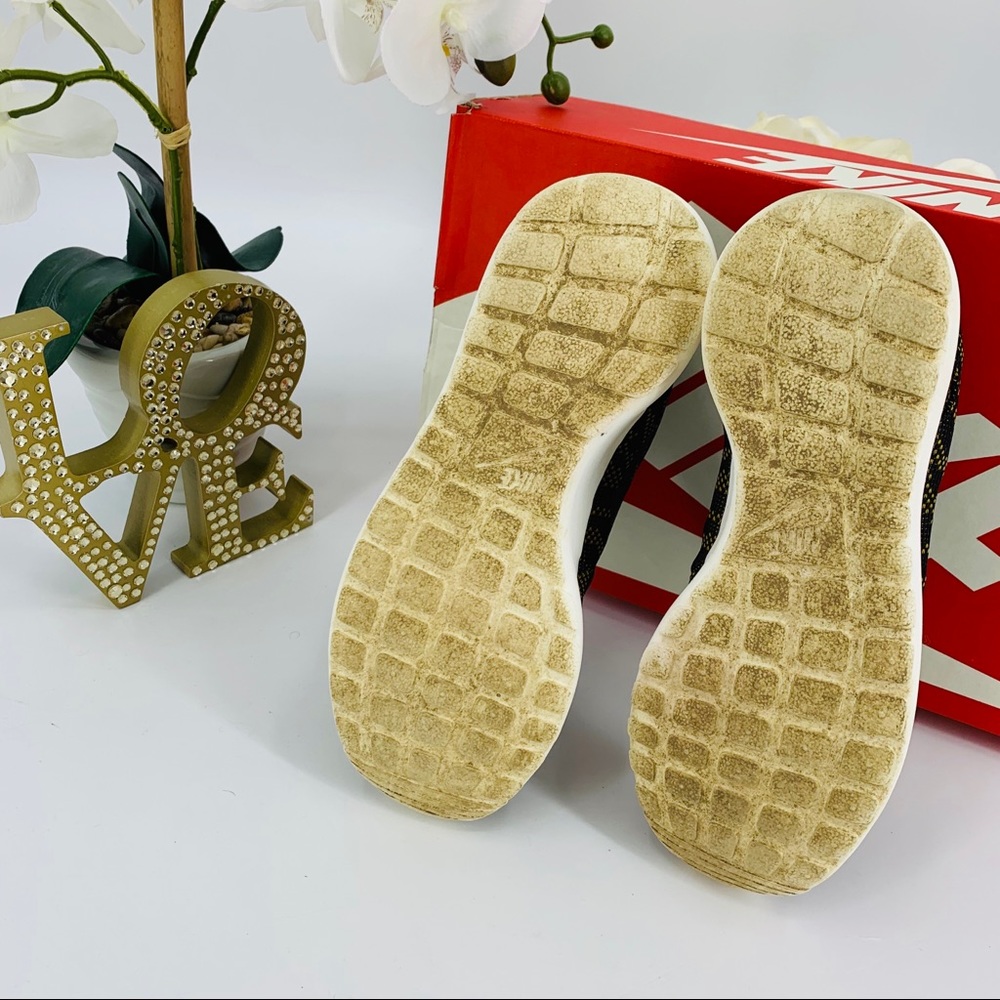 NIKE ROSHERUN SNEAKERS w/ BOX - Picture 7 of 8